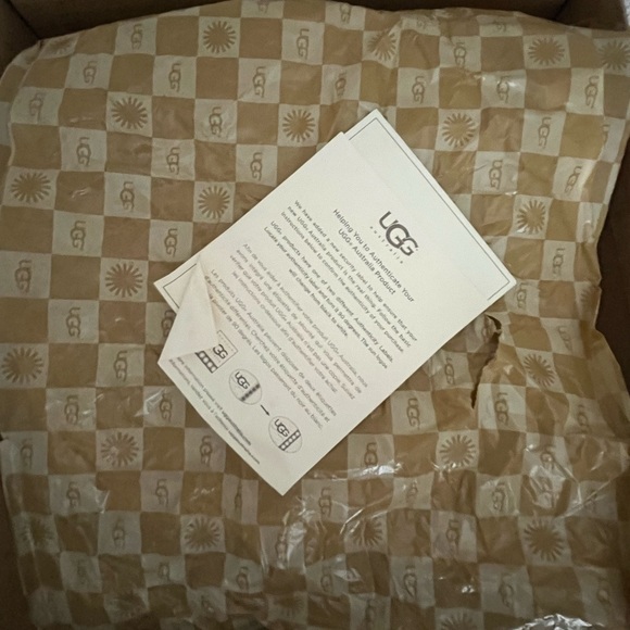 Authentic UGG Black Bailey button short sheepskin boots size 7. Great condition - Picture 5 of 9